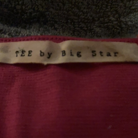 Plain pink shirt, in size Large but looks like it’ll fit a Medium, - Picture 4 of 5